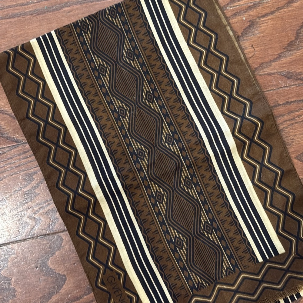 Givenchy scarf - Picture 2 of 7
